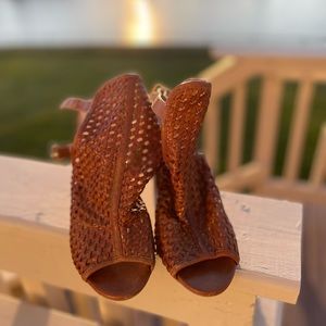 chinese laundry kristin cavallari  brown summer heel used size 10